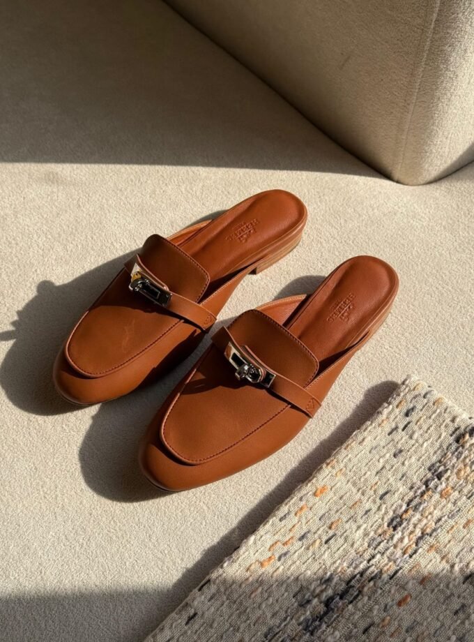 Hermès Oz Women's Leather Closed Toe Slippers in Brown