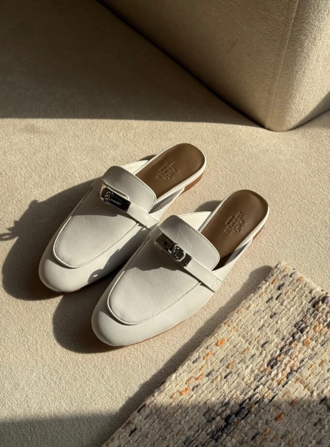 Hermès Oz Women's Leather Closed Toe Slippers in White