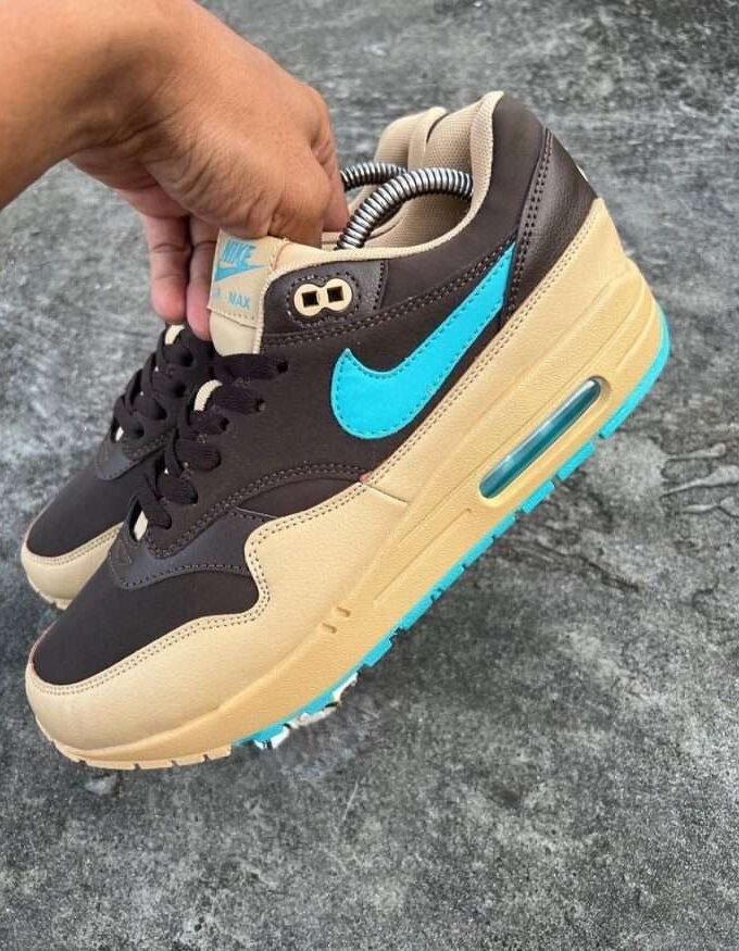 NIKE AIR MAX 1 on Carousell