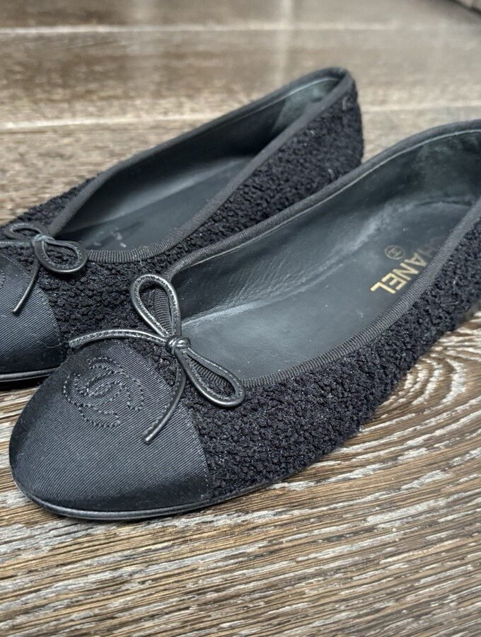 Chanel Ballet Flats With Cap Toe In Black