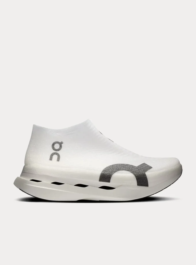 On - LightSpray Cloudboom Strike White / Black Running Shoes